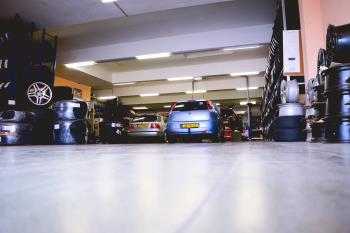 Auto's in de werkplaats